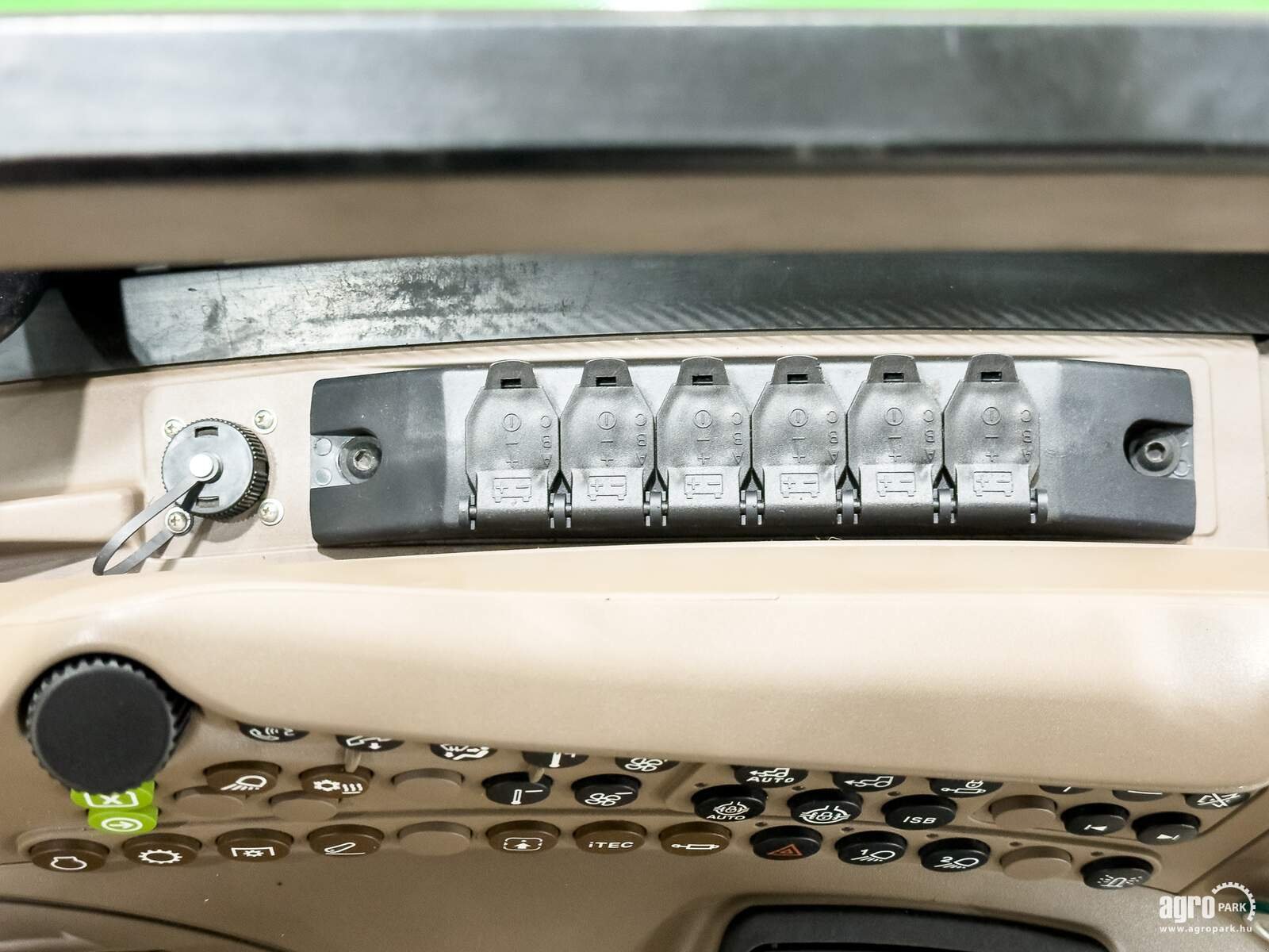 Traktor des Typs John Deere 6R 195, Gebrauchtmaschine in Csengele (Bild 21)