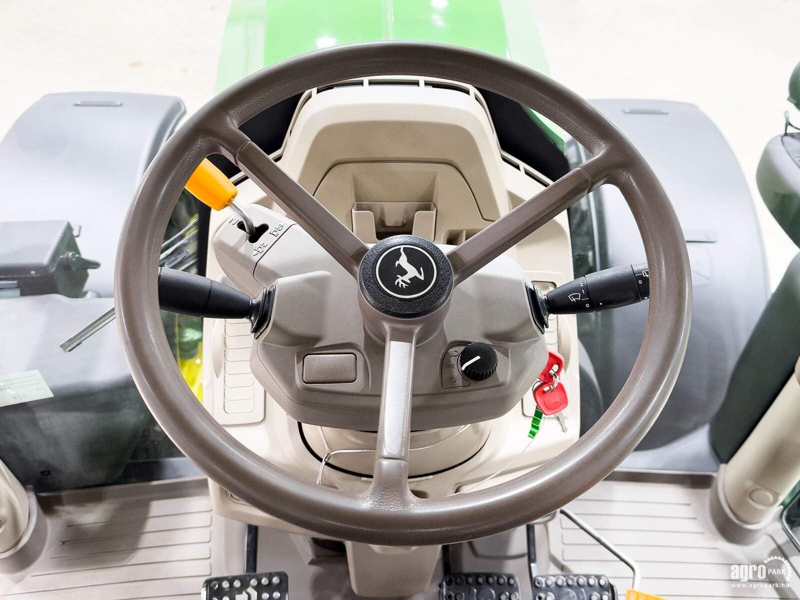 Traktor des Typs John Deere 6R 195, Gebrauchtmaschine in Csengele (Bild 29)