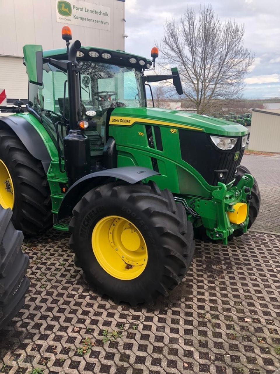 Traktor типа John Deere 6R 195, Neumaschine в Jahnatal (Фотография 2)