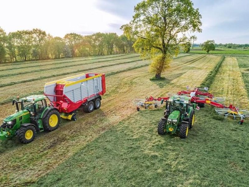 Traktor of the type John Deere 6R 195, Neumaschine in Jahnatal (Picture 1)