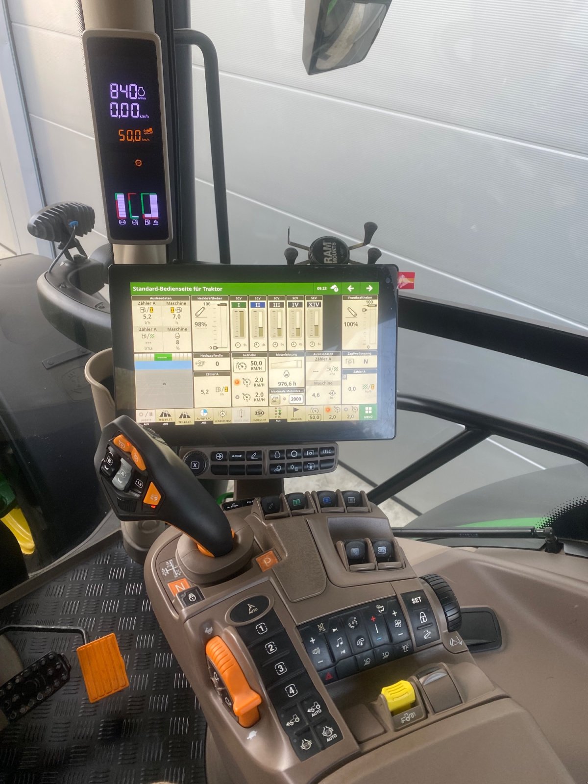 Traktor a típus John Deere 6R 215 AP50 CommandPro G5-Plus 2024 Garantie 2029/3.750 h, Gebrauchtmaschine ekkor: Weigendorf (Kép 5)