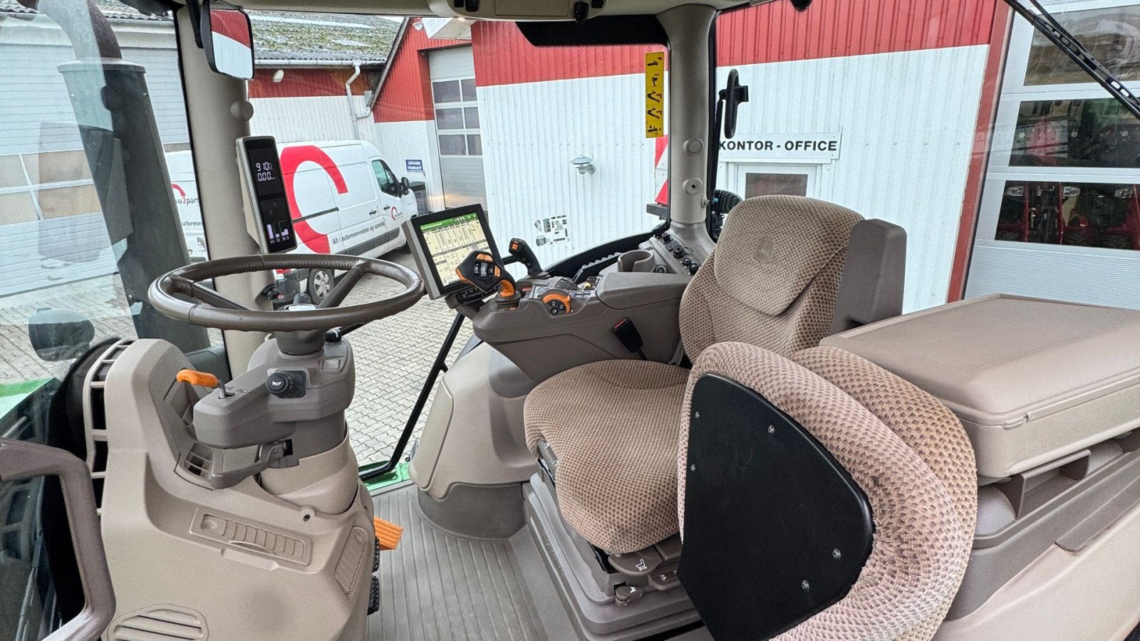 Traktor tipa John Deere 6R 215 KUN 1300 TIMER!, Gebrauchtmaschine u Nørager (Slika 16)