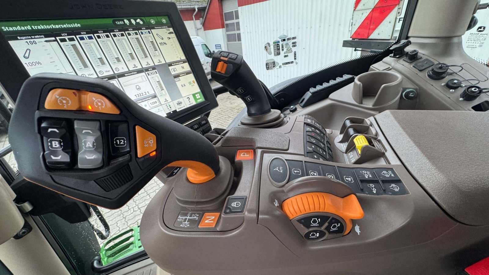 Traktor tipa John Deere 6R 215 KUN 1300 TIMER!, Gebrauchtmaschine u Nørager (Slika 18)