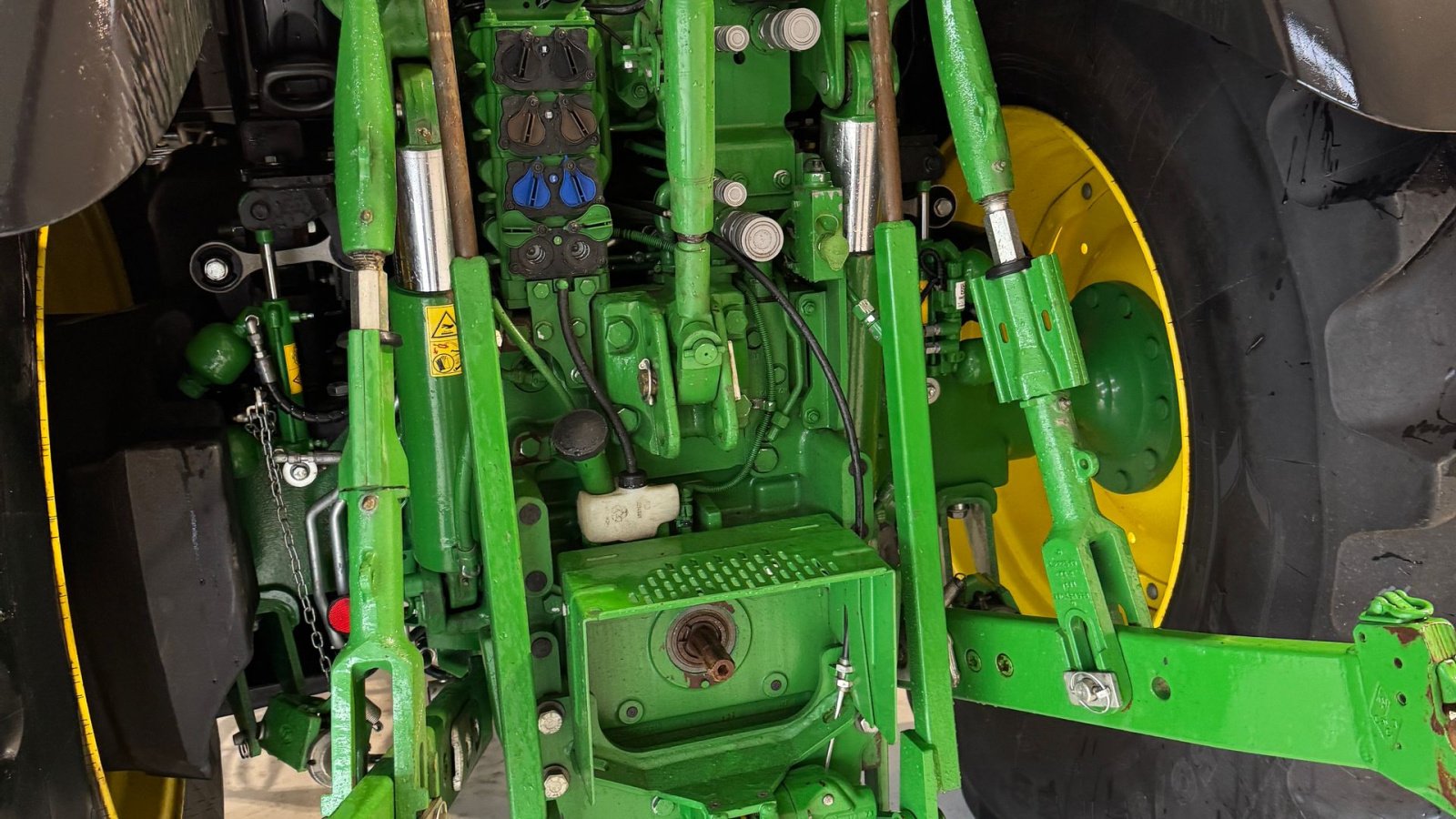 Traktor Türe ait John Deere 6R 215 MED FRONT PTO OG NY ÅLØ FRONTLÆSSER!, Gebrauchtmaschine içinde Nørager (resim 12)