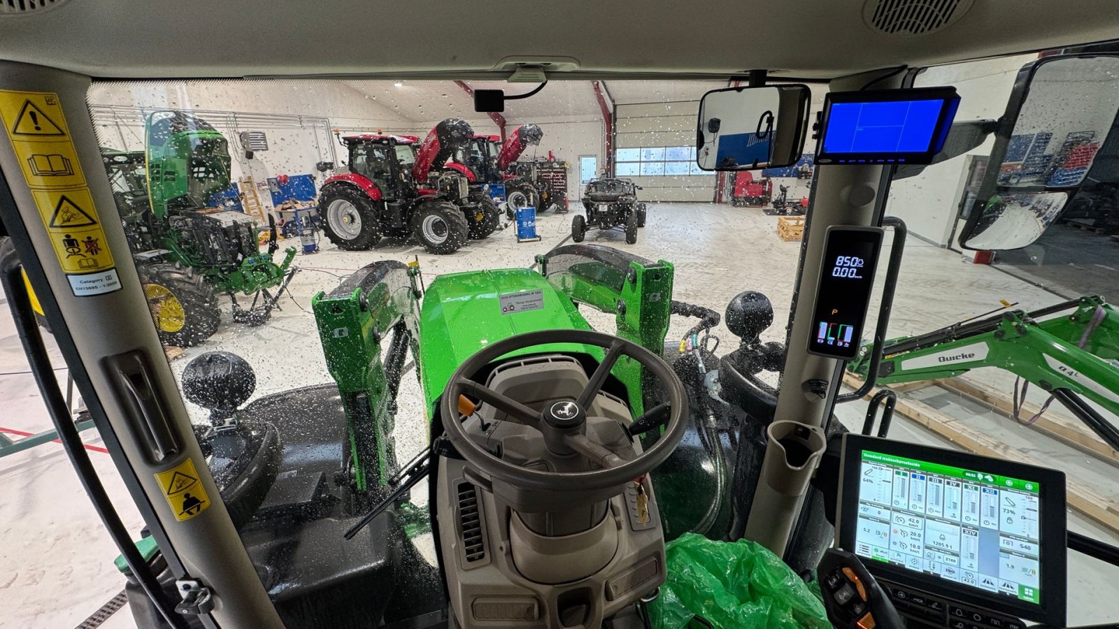 Traktor типа John Deere 6R 215 MED FRONT PTO OG NY ÅLØ FRONTLÆSSER!, Gebrauchtmaschine в Nørager (Фотография 18)