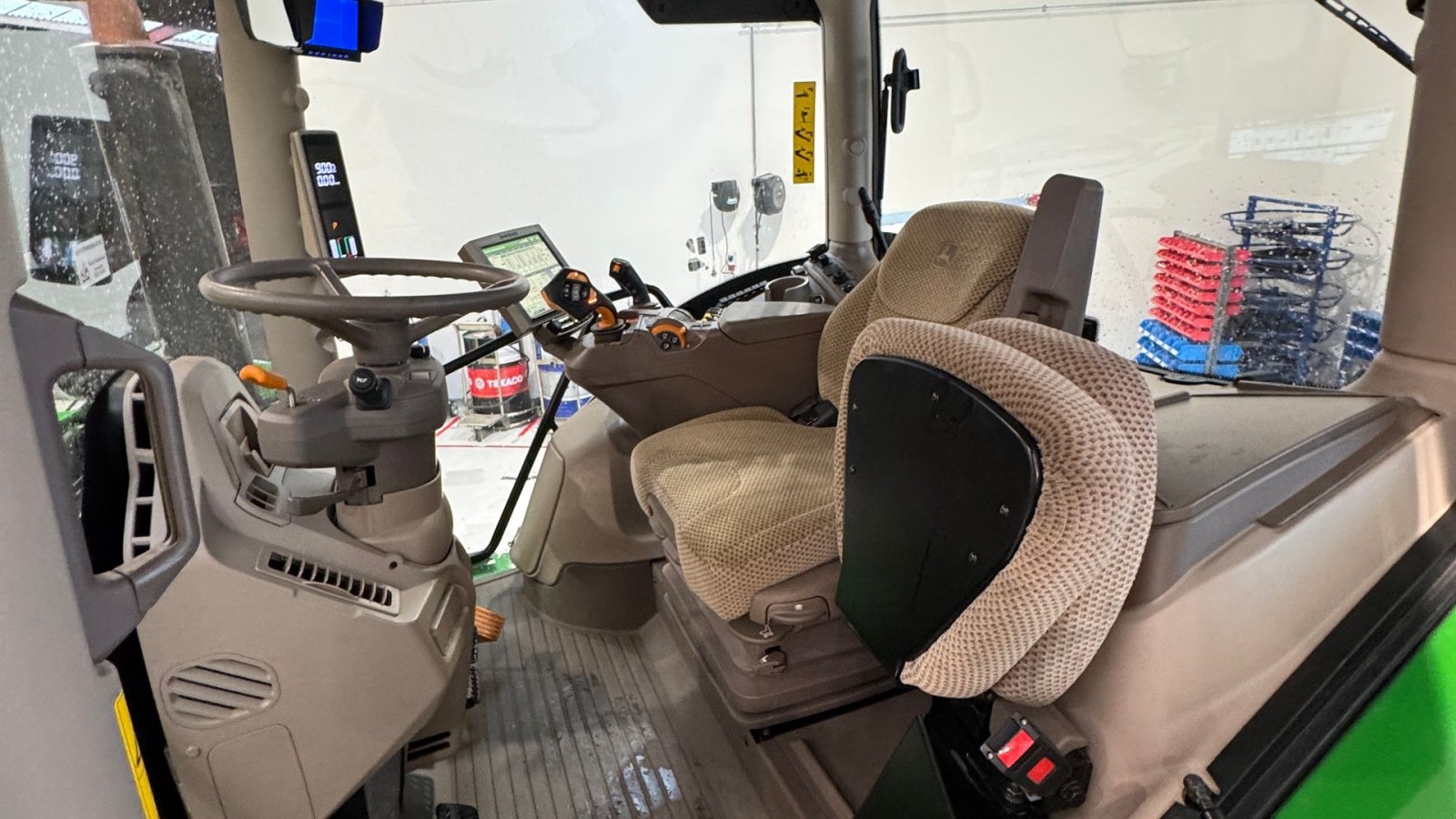 Traktor типа John Deere 6R 215 MED FRONT PTO OG NY ÅLØ FRONTLÆSSER!, Gebrauchtmaschine в Nørager (Фотография 13)