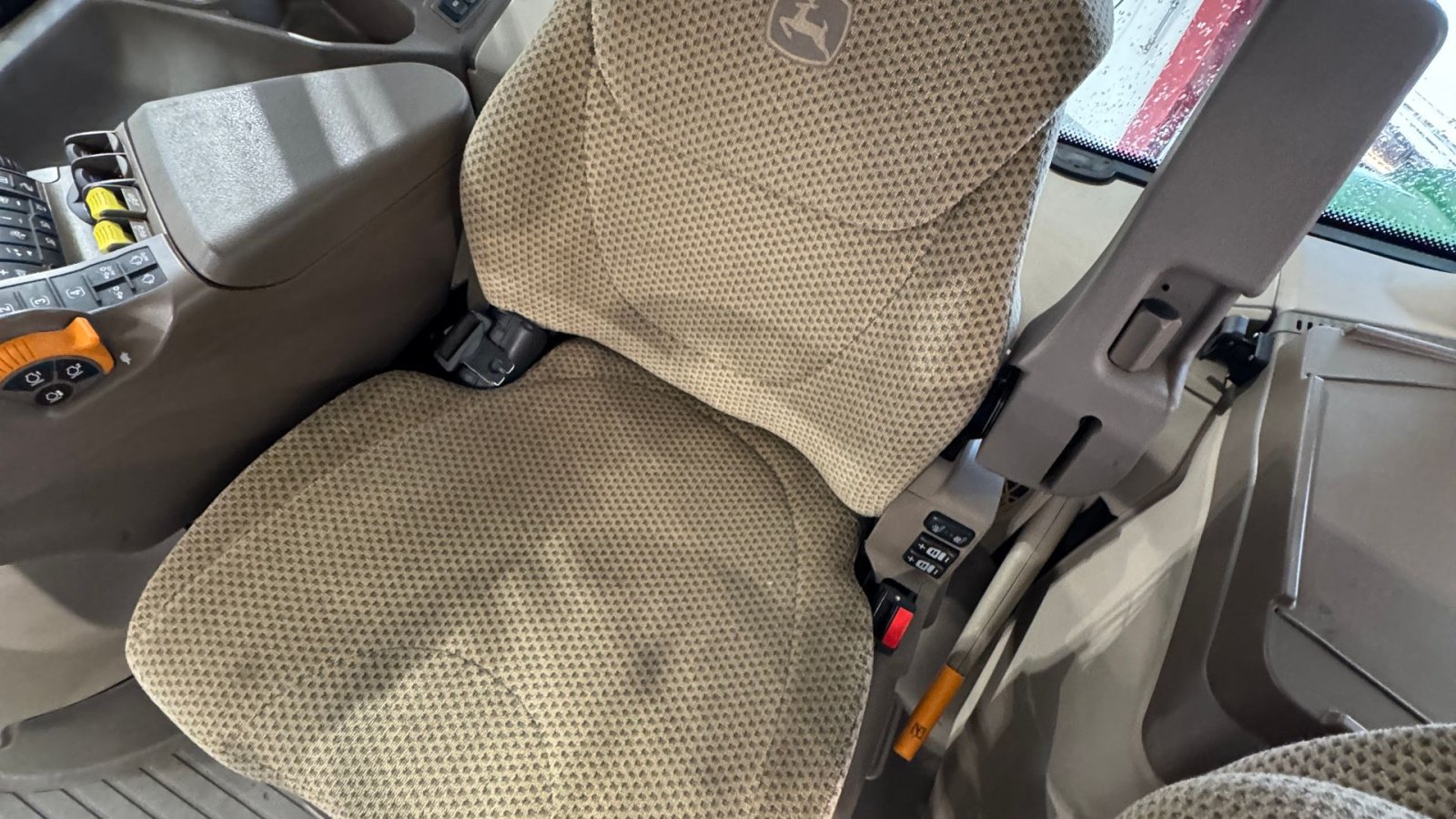 Traktor типа John Deere 6R 215 MED FRONT PTO OG NY ÅLØ FRONTLÆSSER!, Gebrauchtmaschine в Nørager (Фотография 14)