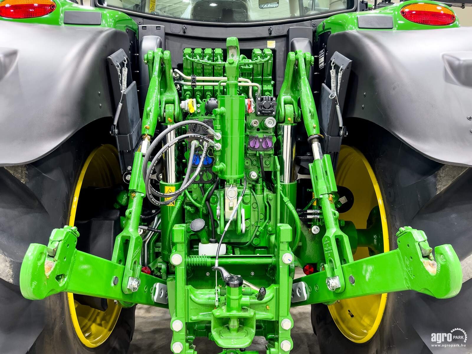 Traktor des Typs John Deere 6R 215, Gebrauchtmaschine in Csengele (Bild 7)