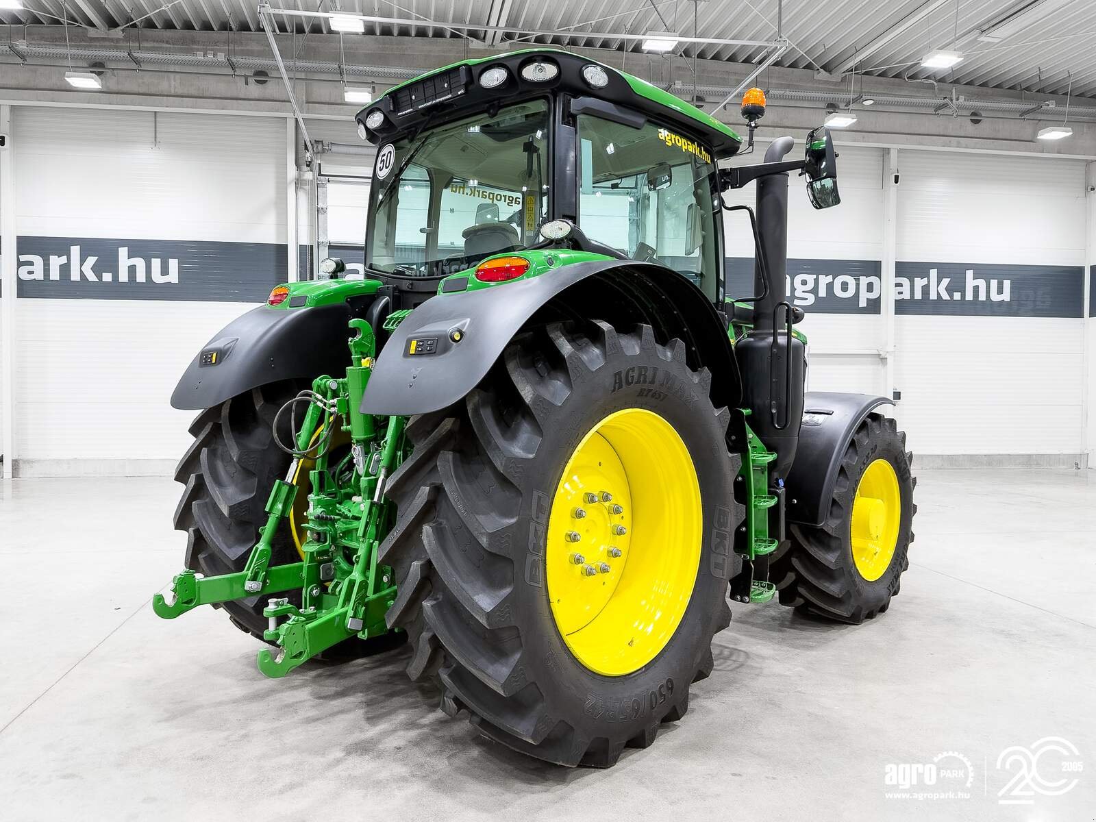 Traktor типа John Deere 6R 215, Gebrauchtmaschine в Csengele (Фотография 3)