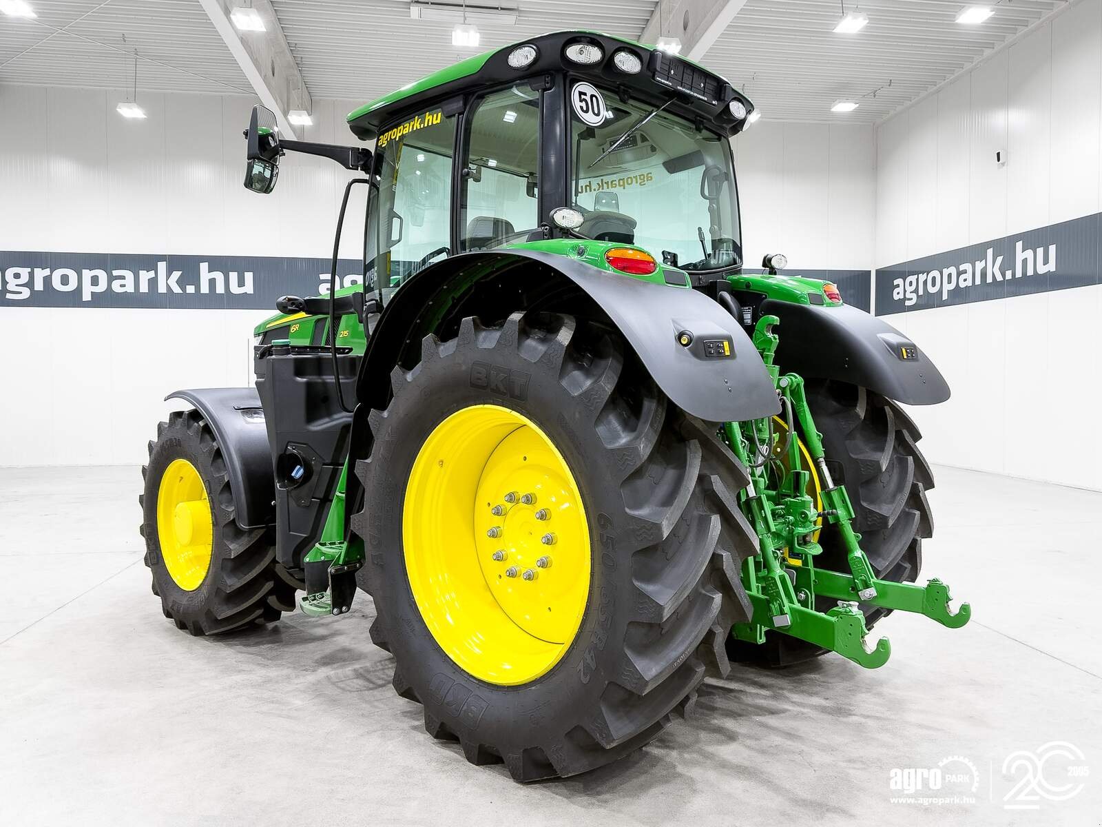 Traktor типа John Deere 6R 215, Gebrauchtmaschine в Csengele (Фотография 4)