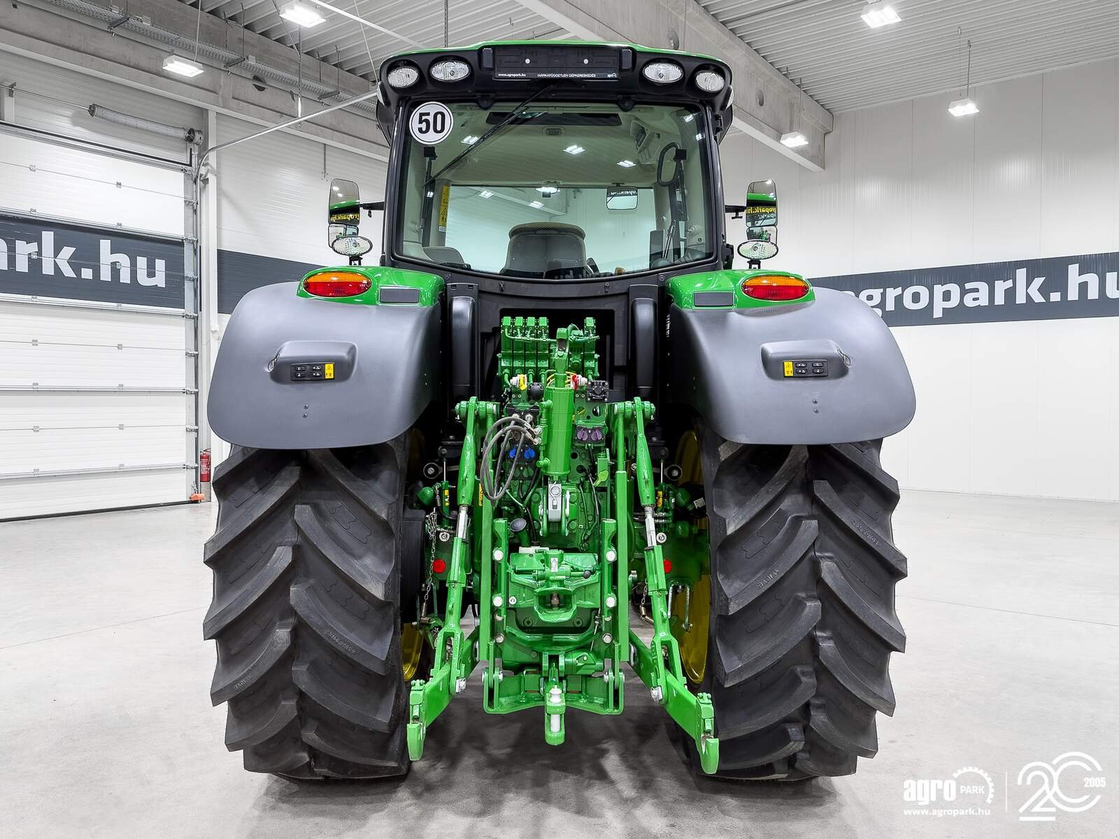 Traktor типа John Deere 6R 215, Gebrauchtmaschine в Csengele (Фотография 5)