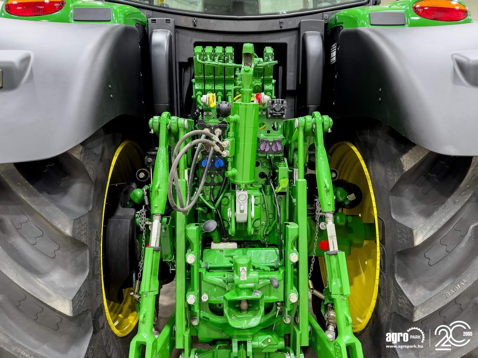 Traktor типа John Deere 6R 215, Gebrauchtmaschine в Csengele (Фотография 7)