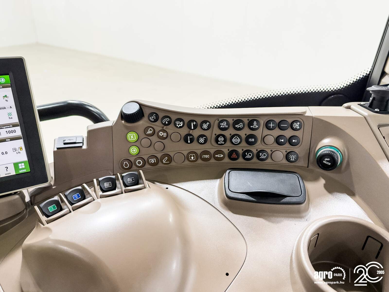 Traktor типа John Deere 6R 215, Gebrauchtmaschine в Csengele (Фотография 19)