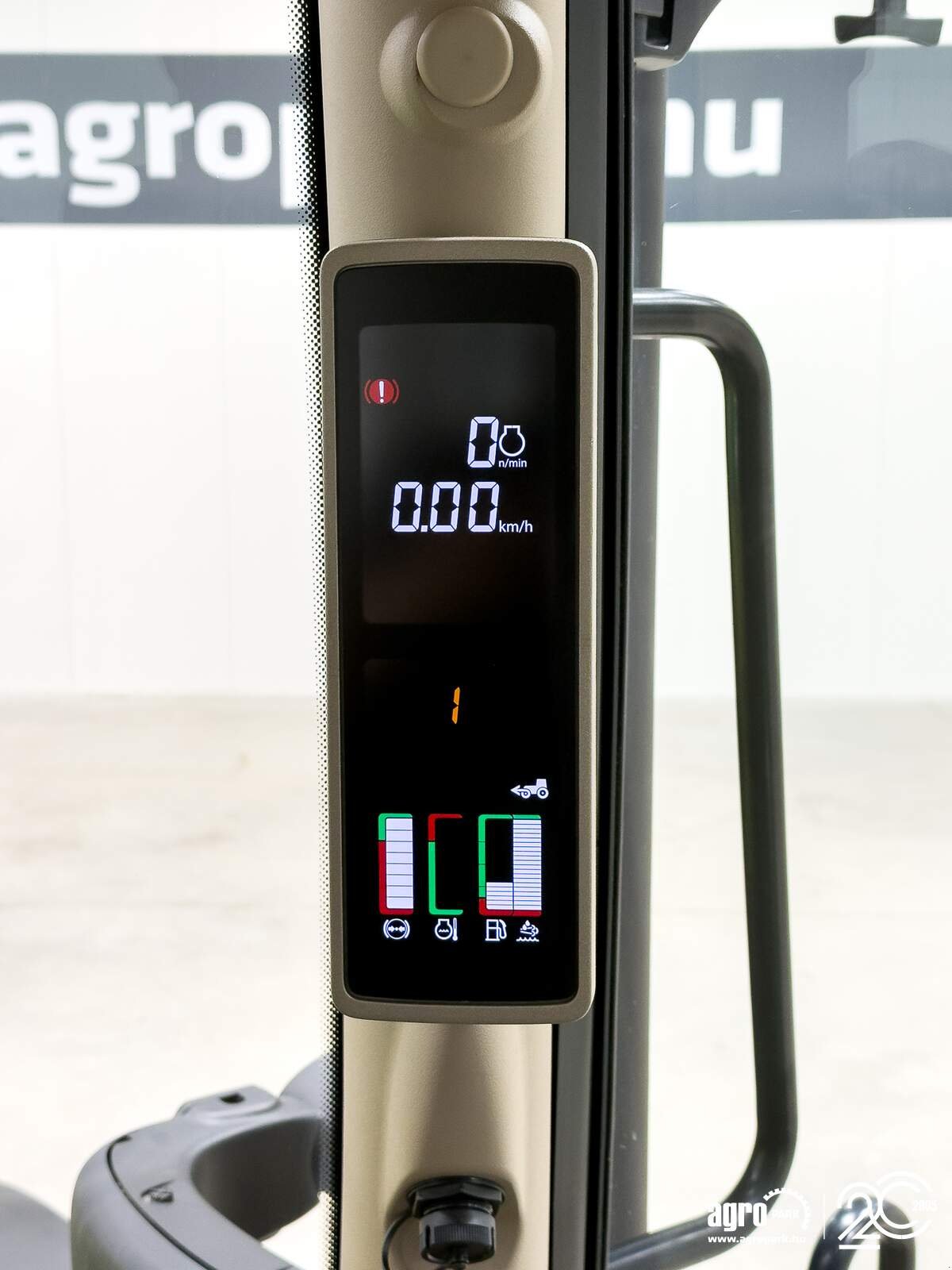 Traktor типа John Deere 6R 215, Gebrauchtmaschine в Csengele (Фотография 25)