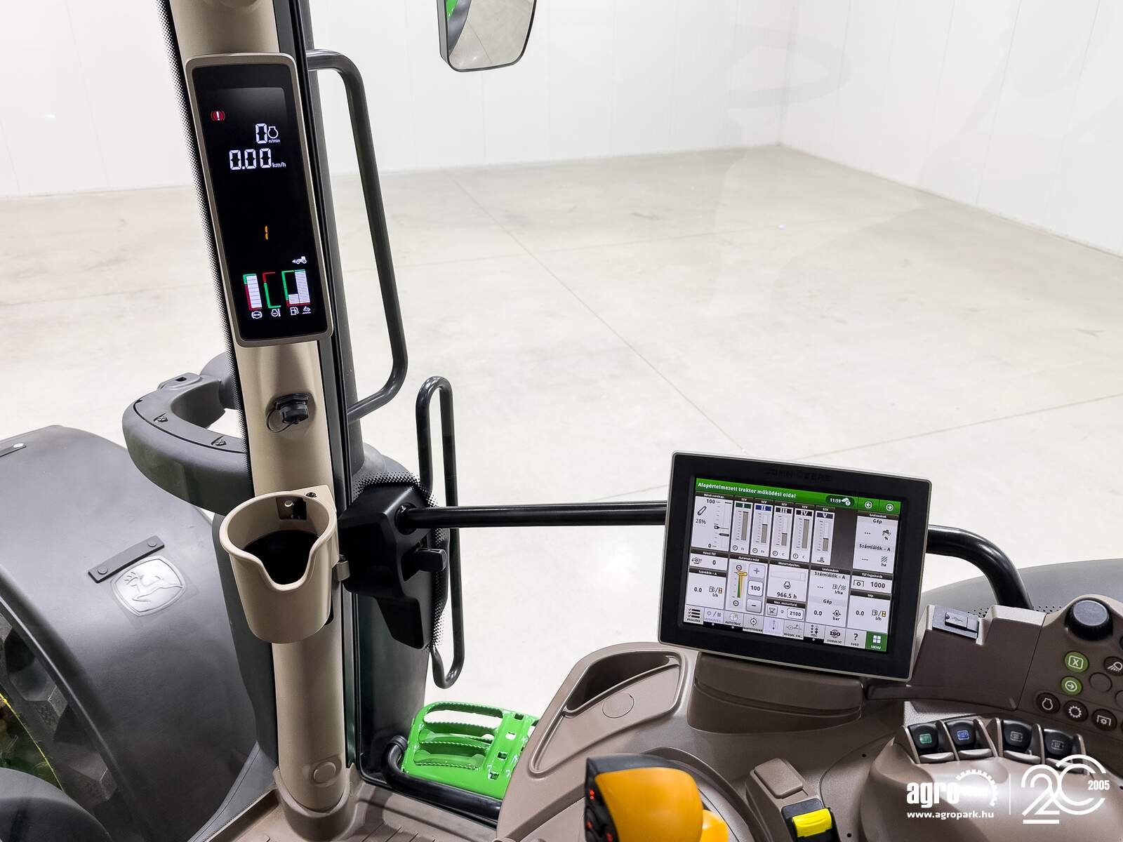 Traktor типа John Deere 6R 215, Gebrauchtmaschine в Csengele (Фотография 26)