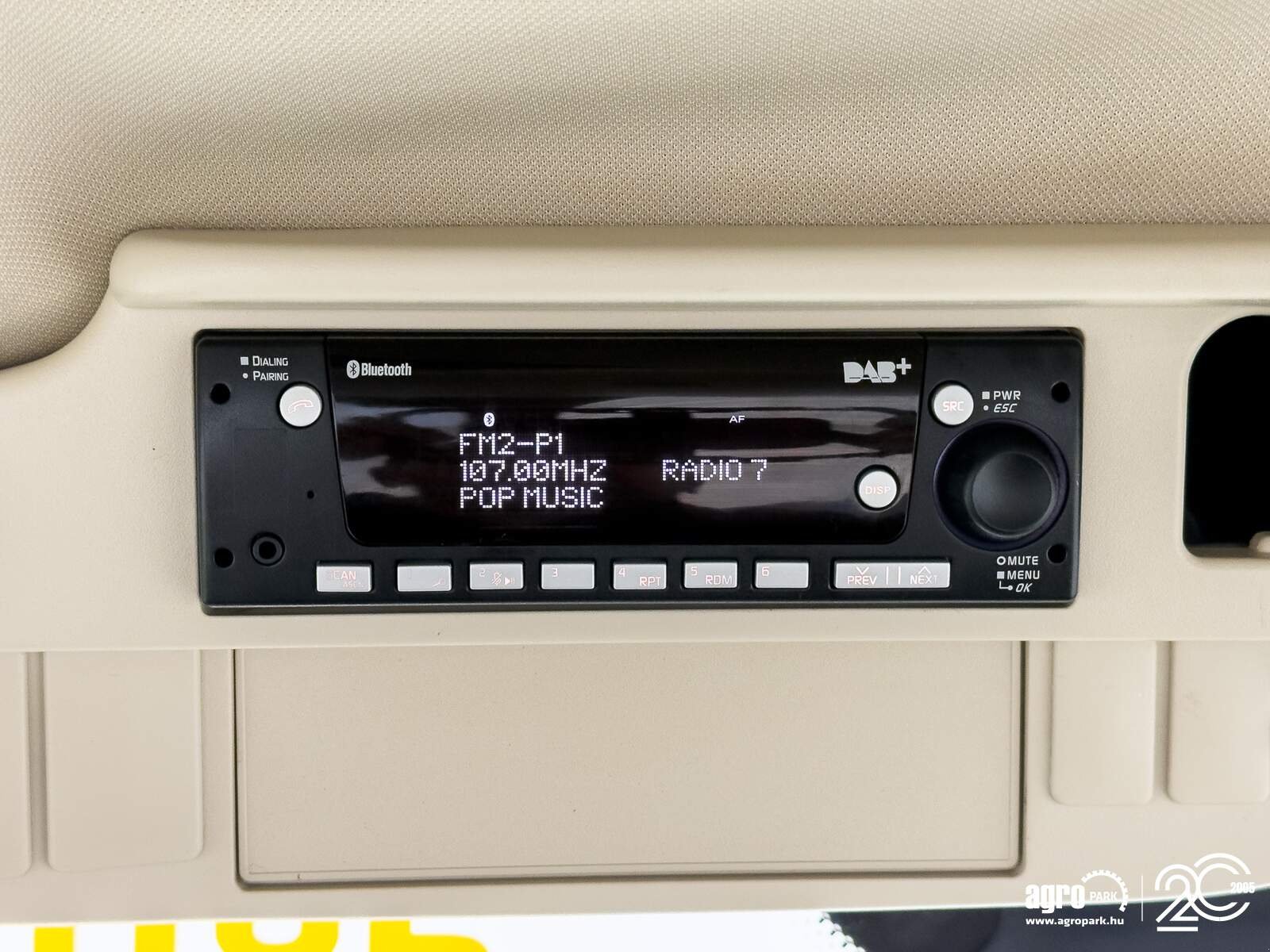 Traktor типа John Deere 6R 215, Gebrauchtmaschine в Csengele (Фотография 28)