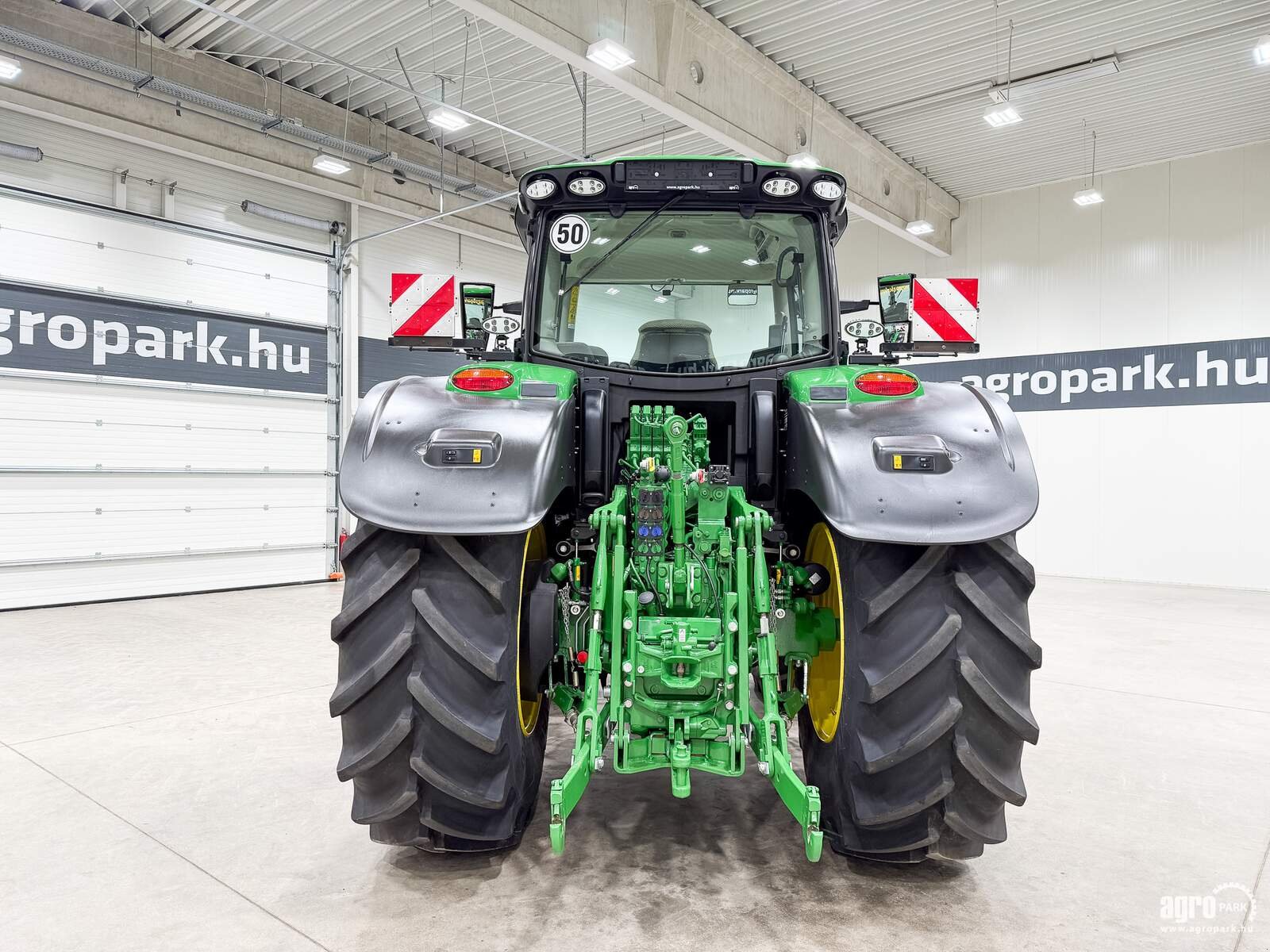 Traktor des Typs John Deere 6R 215, Gebrauchtmaschine in Csengele (Bild 5)