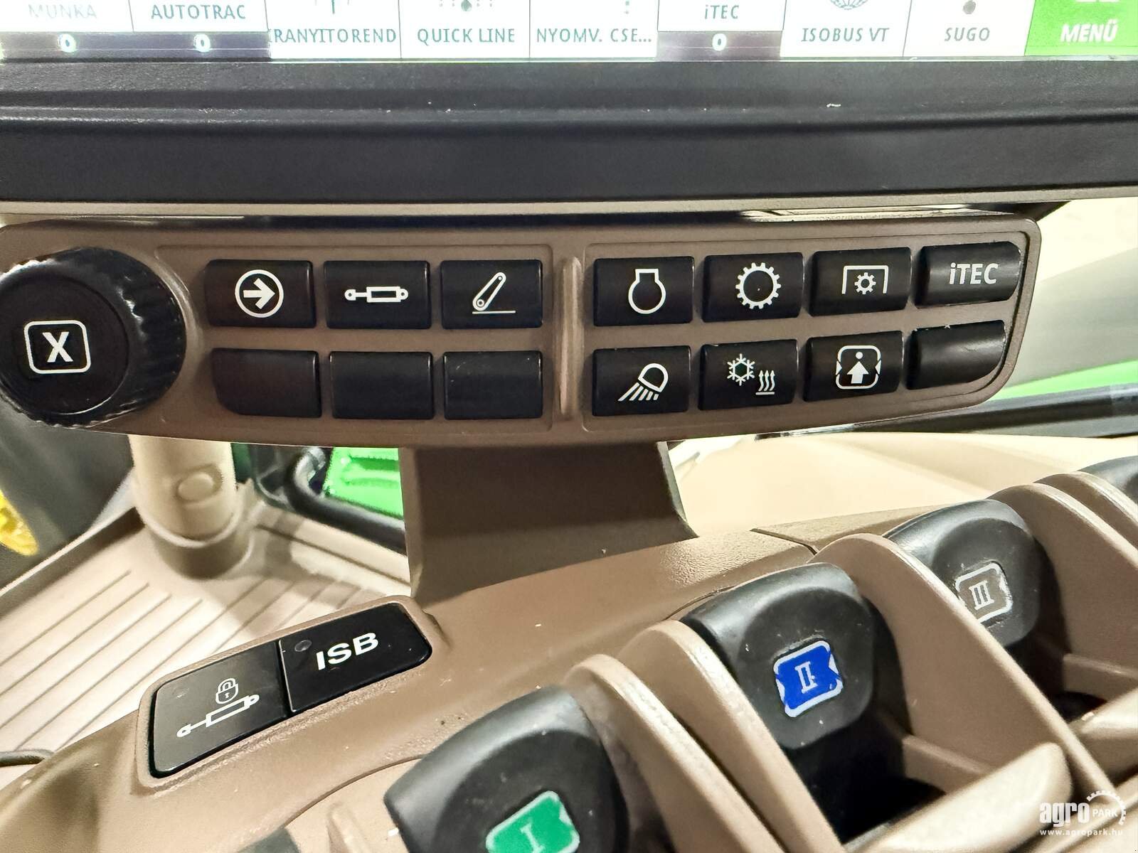 Traktor des Typs John Deere 6R 215, Gebrauchtmaschine in Csengele (Bild 19)