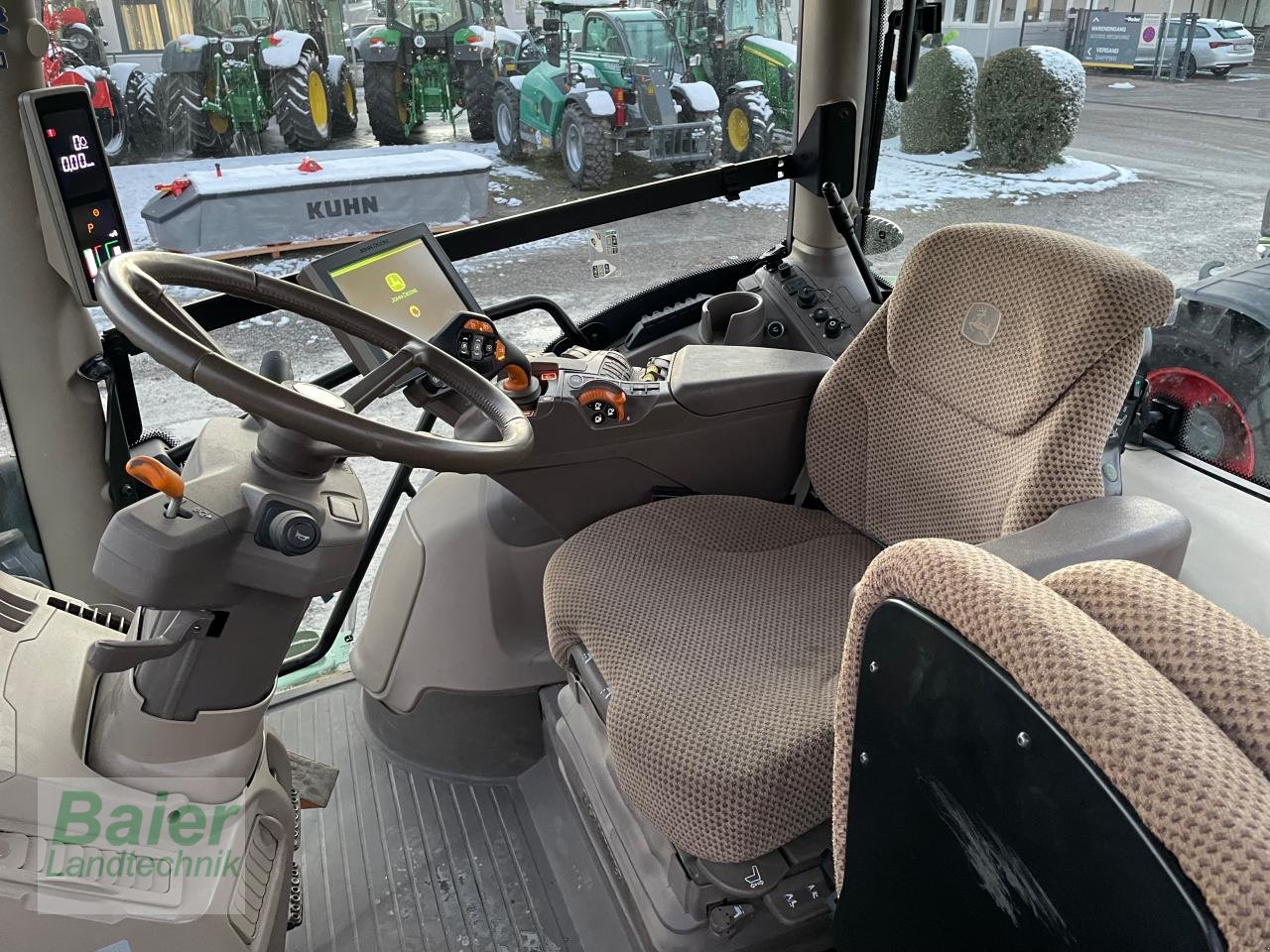 Traktor typu John Deere 6R 215, Gebrauchtmaschine v OBERNDORF-HOCHMOESSINGEN (Obrázek 7)