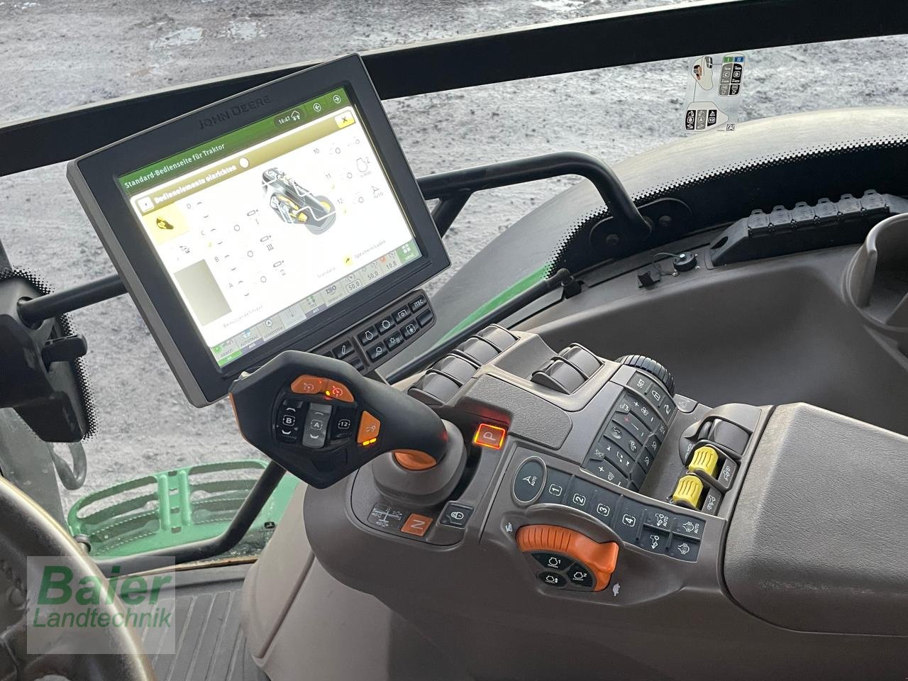 Traktor typu John Deere 6R 215, Gebrauchtmaschine v OBERNDORF-HOCHMOESSINGEN (Obrázek 10)