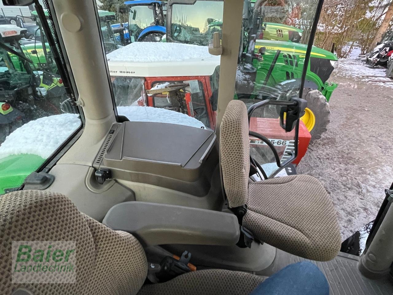 Traktor typu John Deere 6R 215, Gebrauchtmaschine v OBERNDORF-HOCHMOESSINGEN (Obrázek 12)