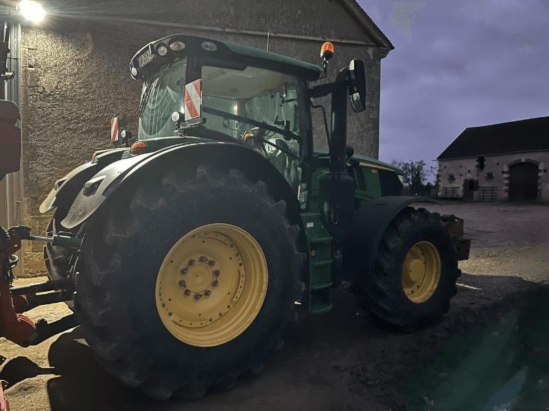 Traktor typu John Deere 6R 215, Gebrauchtmaschine w SAINT-GERMAIN DU PUY (Zdjęcie 4)