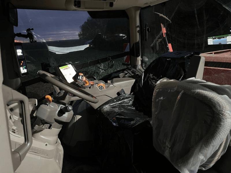 Traktor typu John Deere 6R 215, Gebrauchtmaschine w SAINT-GERMAIN DU PUY (Zdjęcie 7)