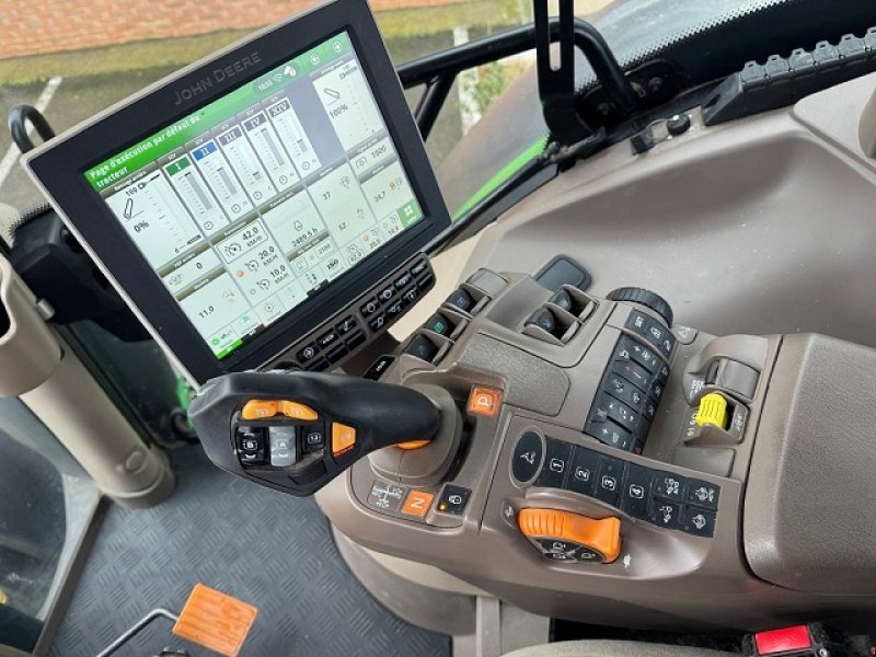 Traktor типа John Deere 6R 215, Gebrauchtmaschine в PITHIVIERS Cedex (Фотография 11)