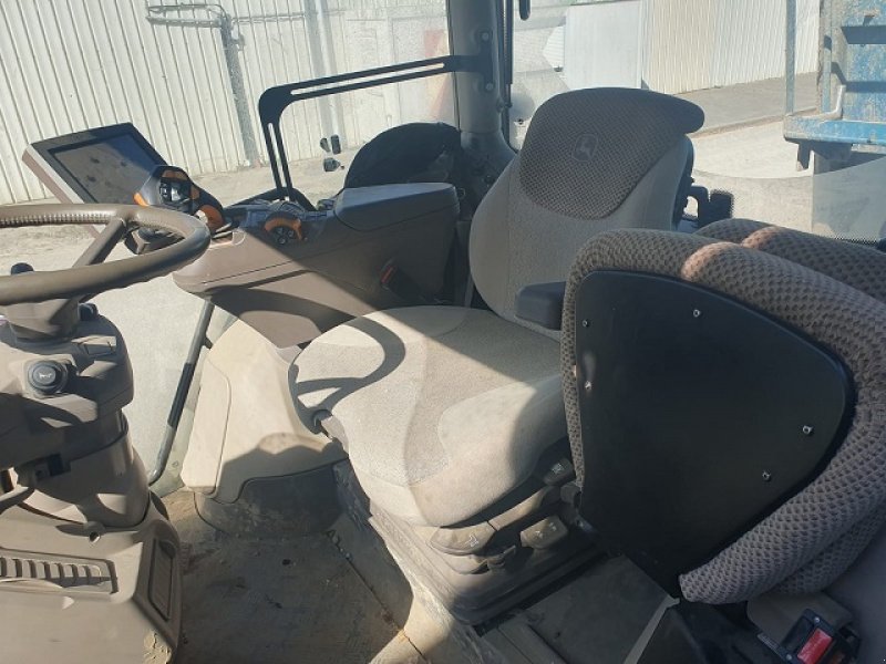 Traktor des Typs John Deere 6R 215, Gebrauchtmaschine in PITHIVIERS Cedex (Bild 4)