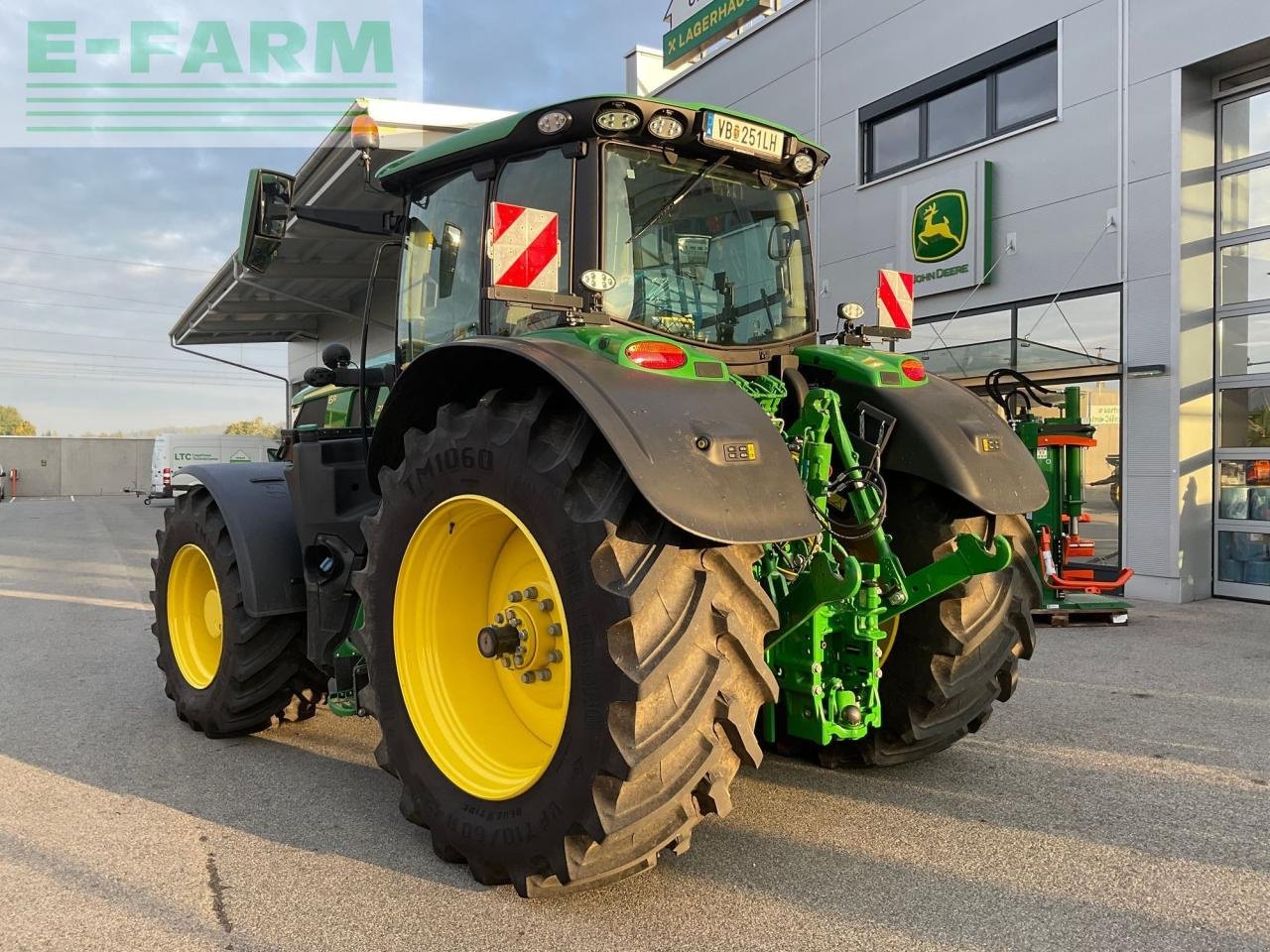 Traktor of the type John Deere 6R 215, Gebrauchtmaschine in REDLHAM (Picture 7)