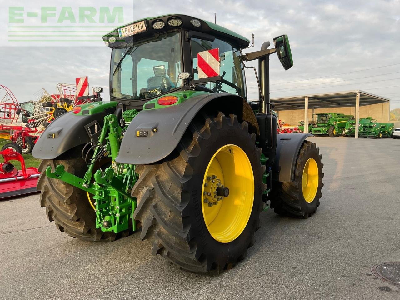 Traktor of the type John Deere 6R 215, Gebrauchtmaschine in REDLHAM (Picture 9)