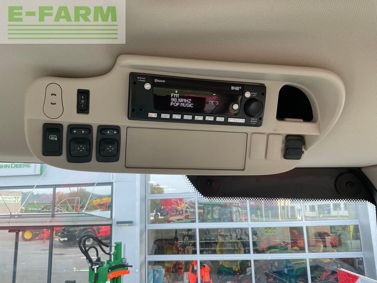 Traktor of the type John Deere 6R 215, Gebrauchtmaschine in REDLHAM (Picture 10)