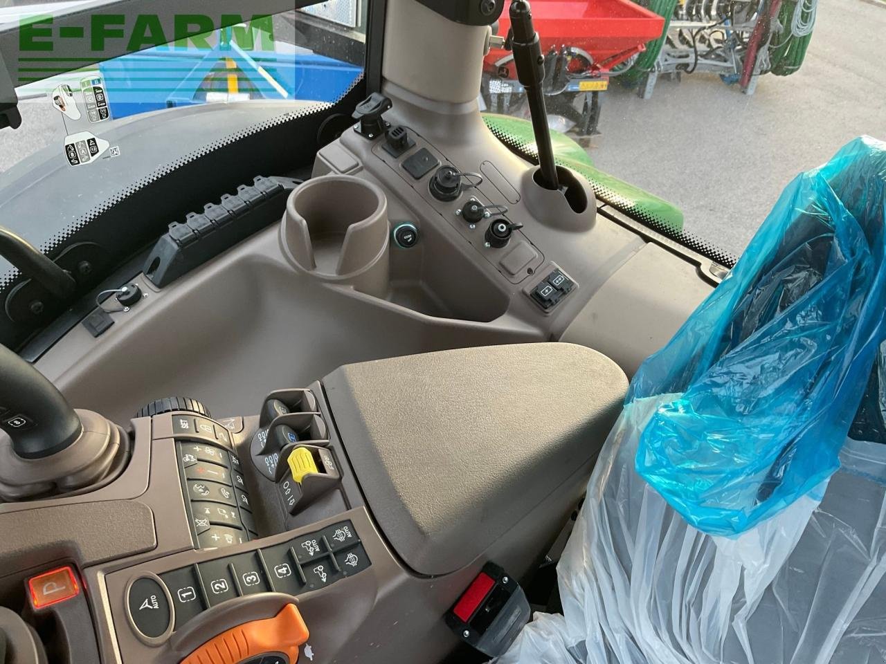 Traktor of the type John Deere 6R 215, Gebrauchtmaschine in REDLHAM (Picture 12)