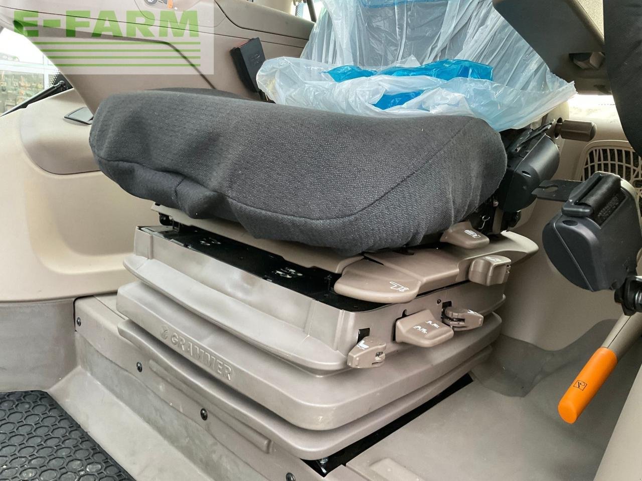 Traktor of the type John Deere 6R 215, Gebrauchtmaschine in REDLHAM (Picture 16)