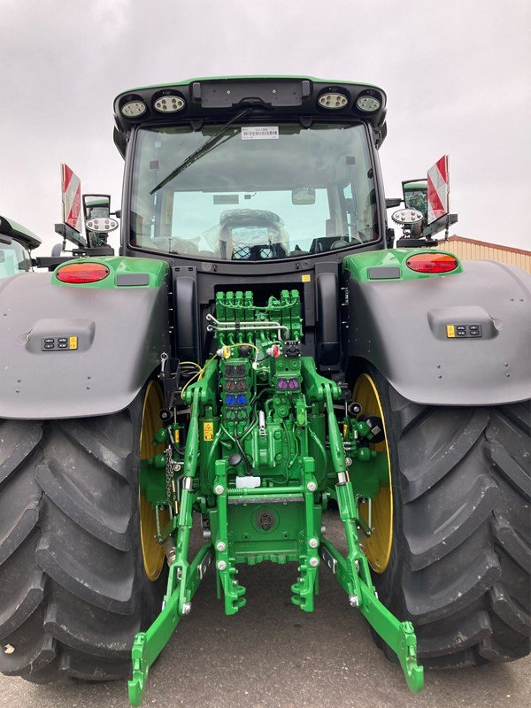 Traktor типа John Deere 6R 215, Neumaschine в Chavornay (Фотография 3)