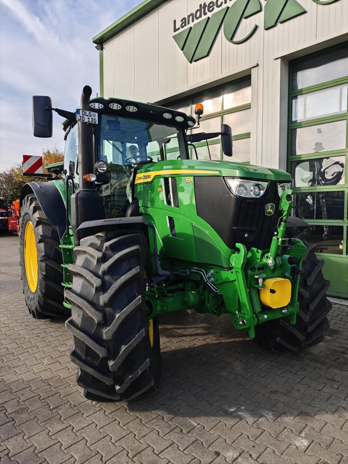 Traktor of the type John Deere 6R 215, Gebrauchtmaschine in Aislingen (Picture 3)
