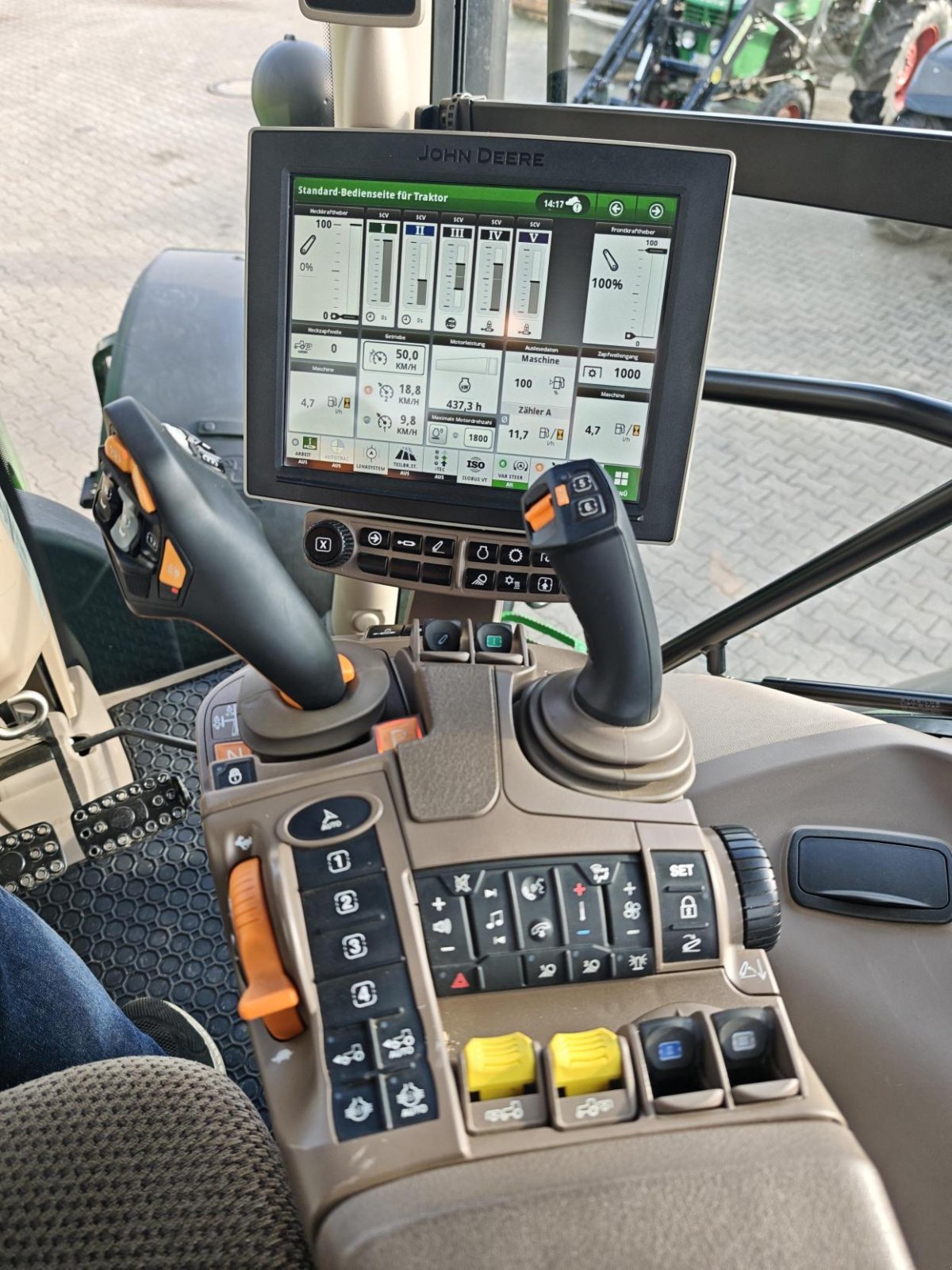 Traktor of the type John Deere 6R 215, Gebrauchtmaschine in Aislingen (Picture 11)