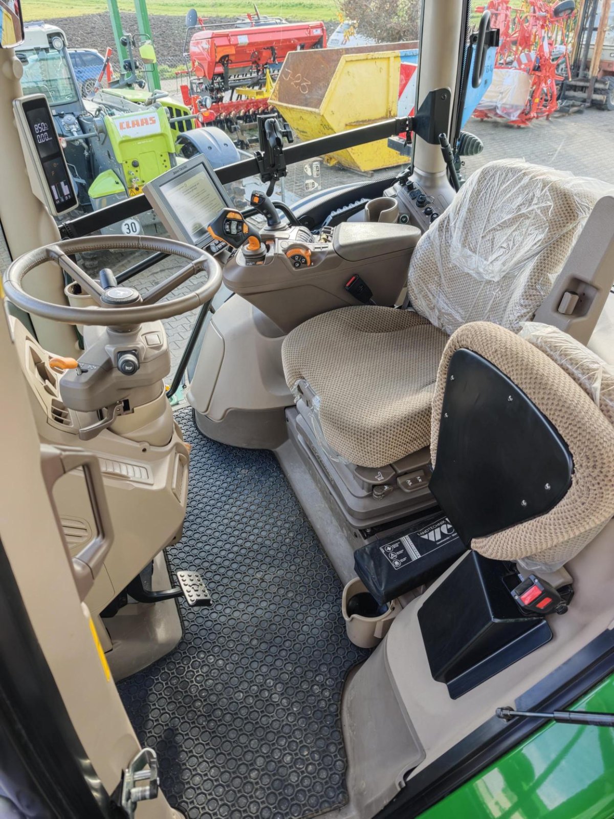 Traktor of the type John Deere 6R 215, Gebrauchtmaschine in Aislingen (Picture 13)