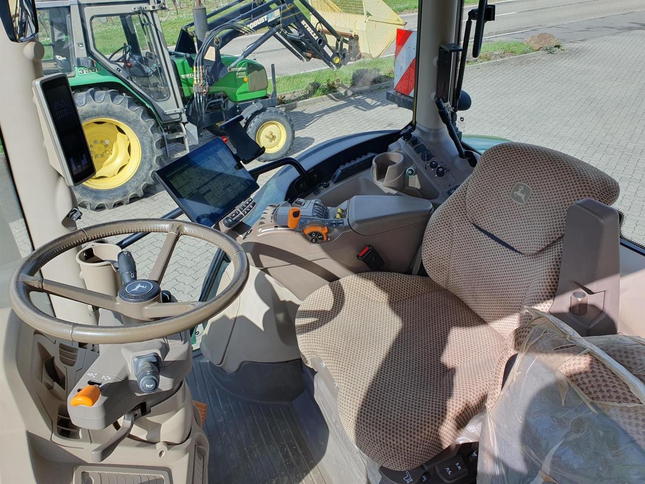 Traktor van het type John Deere 6R 215, Gebrauchtmaschine in Niederkirchen (Foto 8)