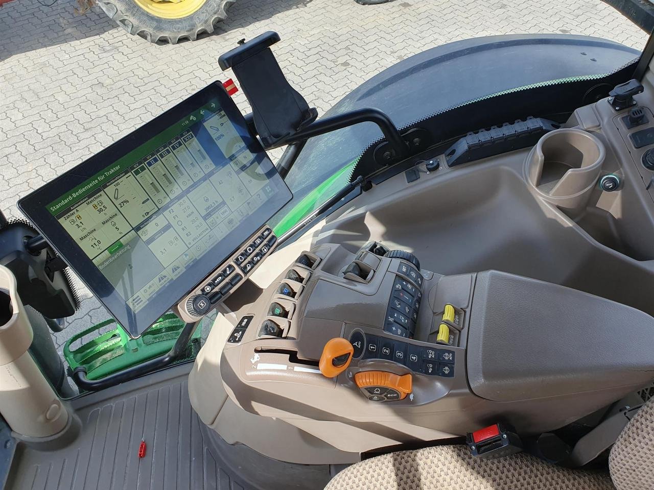 Traktor van het type John Deere 6R 215, Gebrauchtmaschine in Niederkirchen (Foto 9)