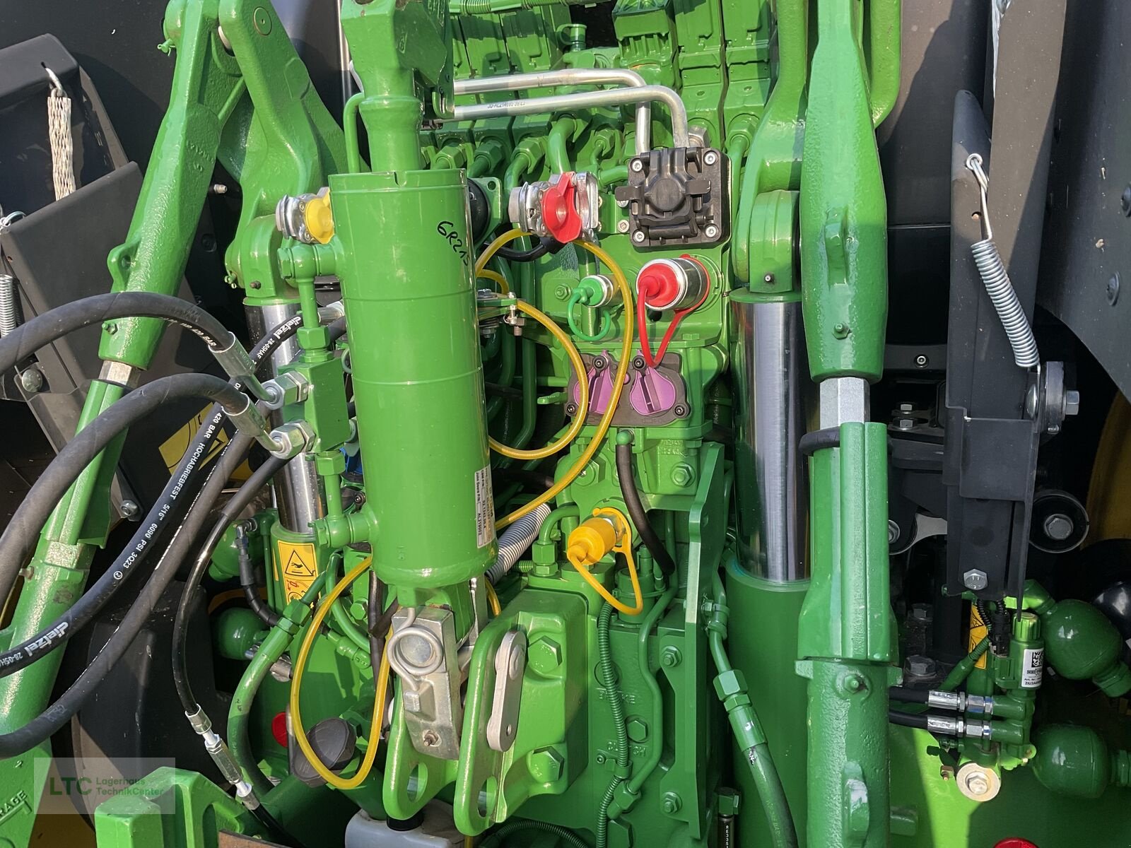 Traktor typu John Deere 6R 215, Vorführmaschine v Redlham (Obrázek 27)