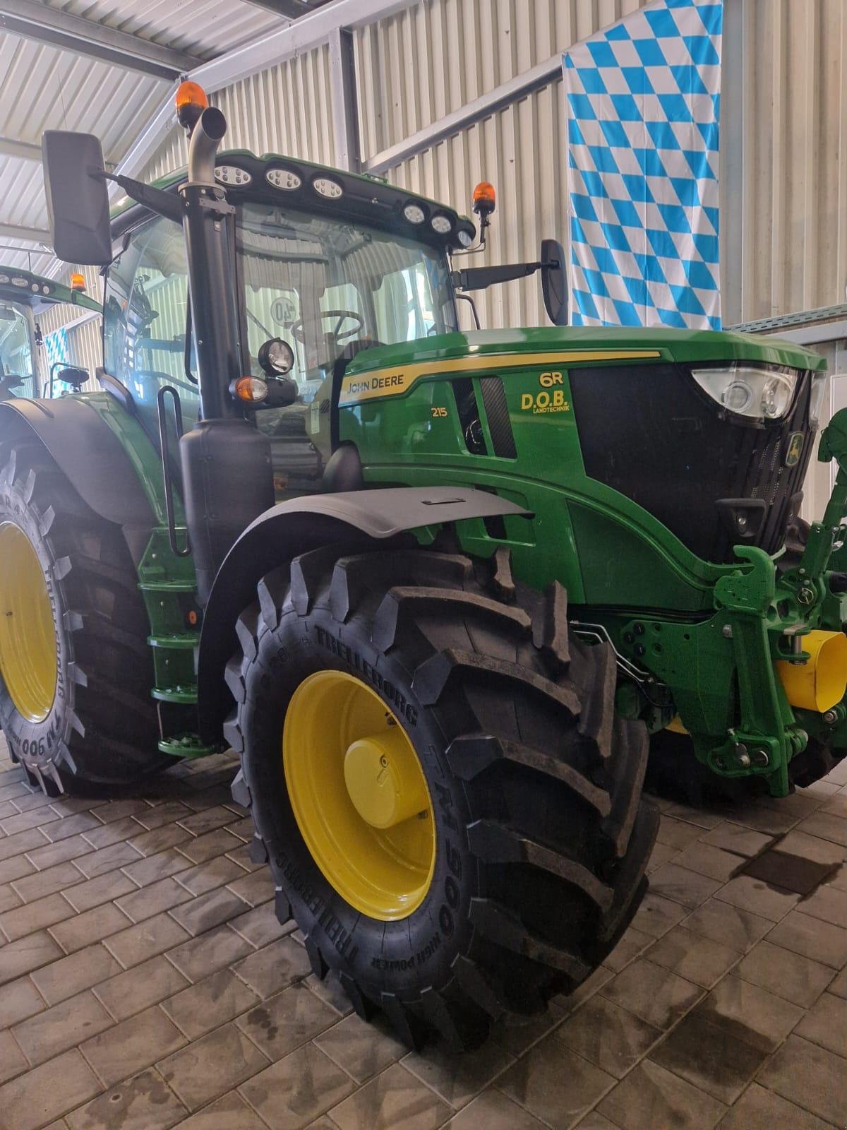 Traktor от тип John Deere 6R 215, Neumaschine в Deining (Снимка 1)