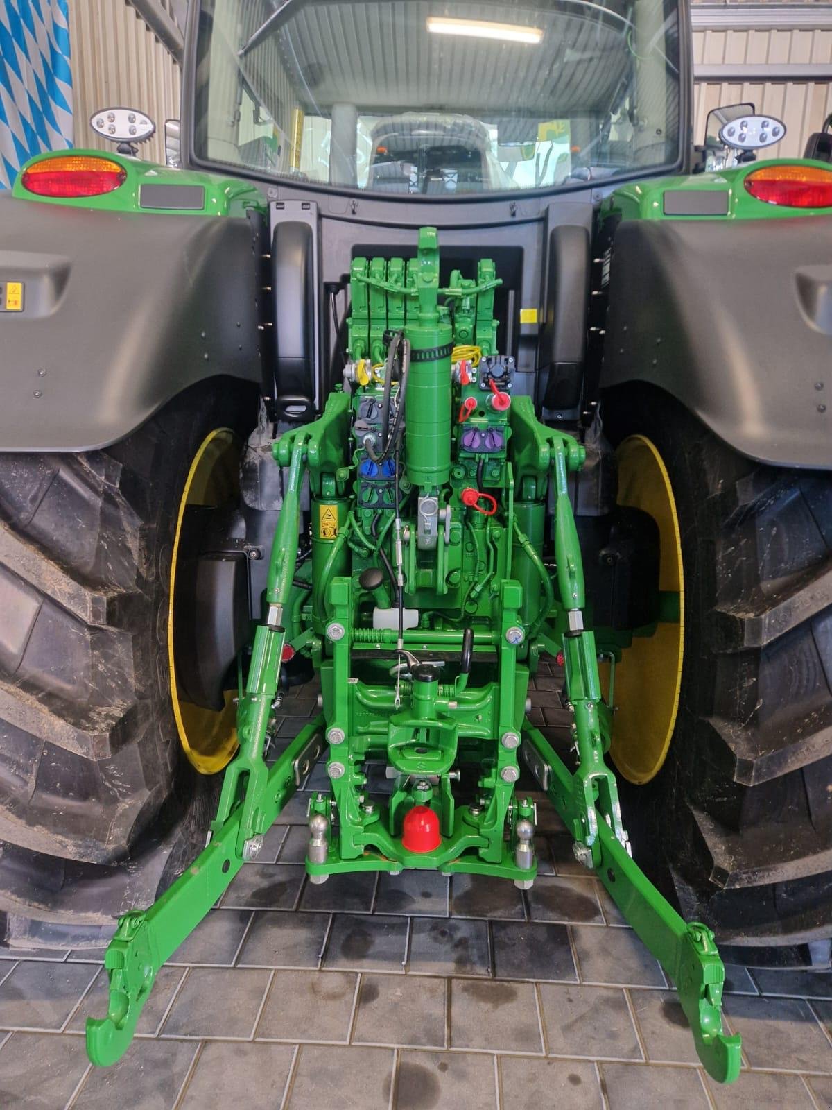 Traktor от тип John Deere 6R 215, Neumaschine в Deining (Снимка 3)