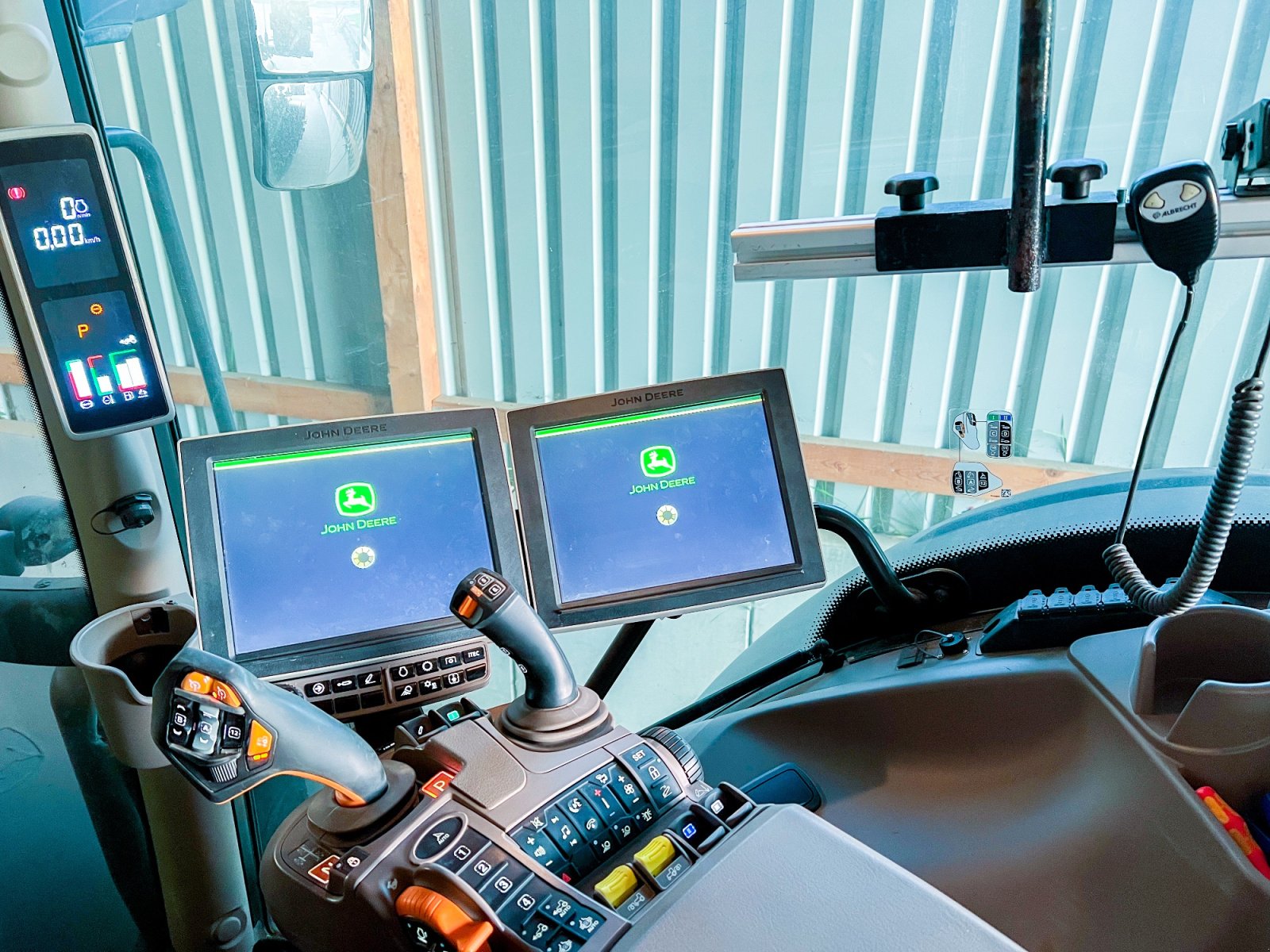 Traktor типа John Deere 6R 215, Gebrauchtmaschine в Schallfeld (Фотография 10)