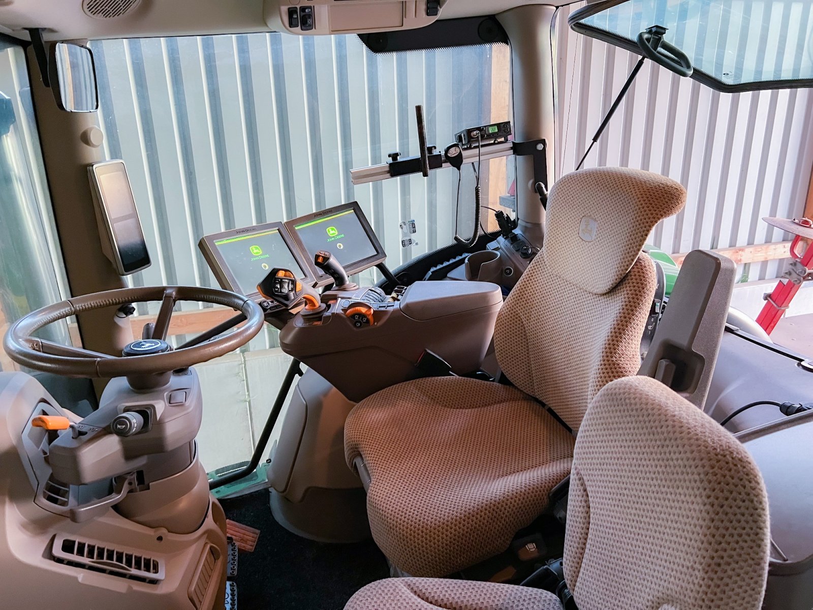 Traktor типа John Deere 6R 215, Gebrauchtmaschine в Schallfeld (Фотография 11)