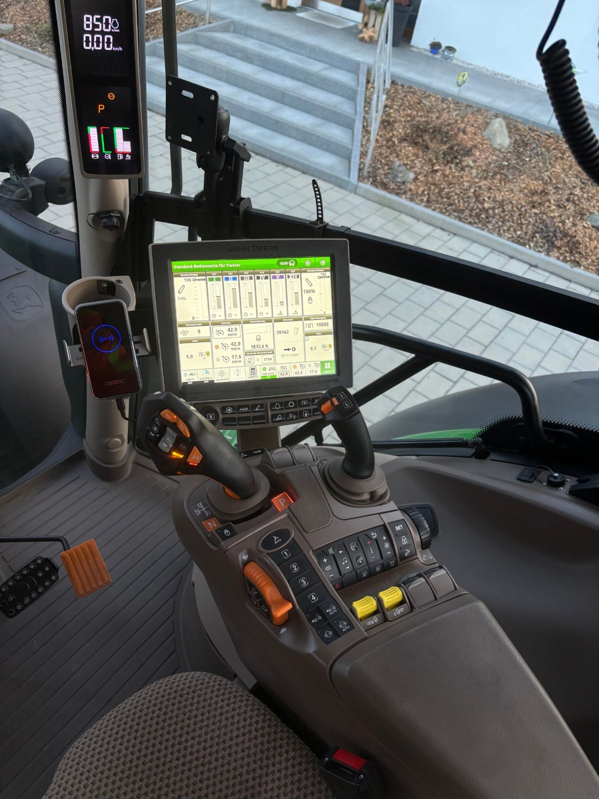 Traktor van het type John Deere 6R 215, Gebrauchtmaschine in Künzing (Foto 15)