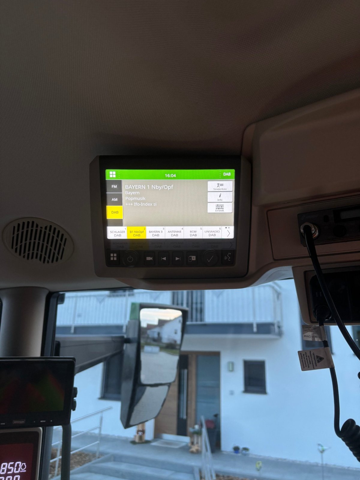 Traktor van het type John Deere 6R 215, Gebrauchtmaschine in Künzing (Foto 21)