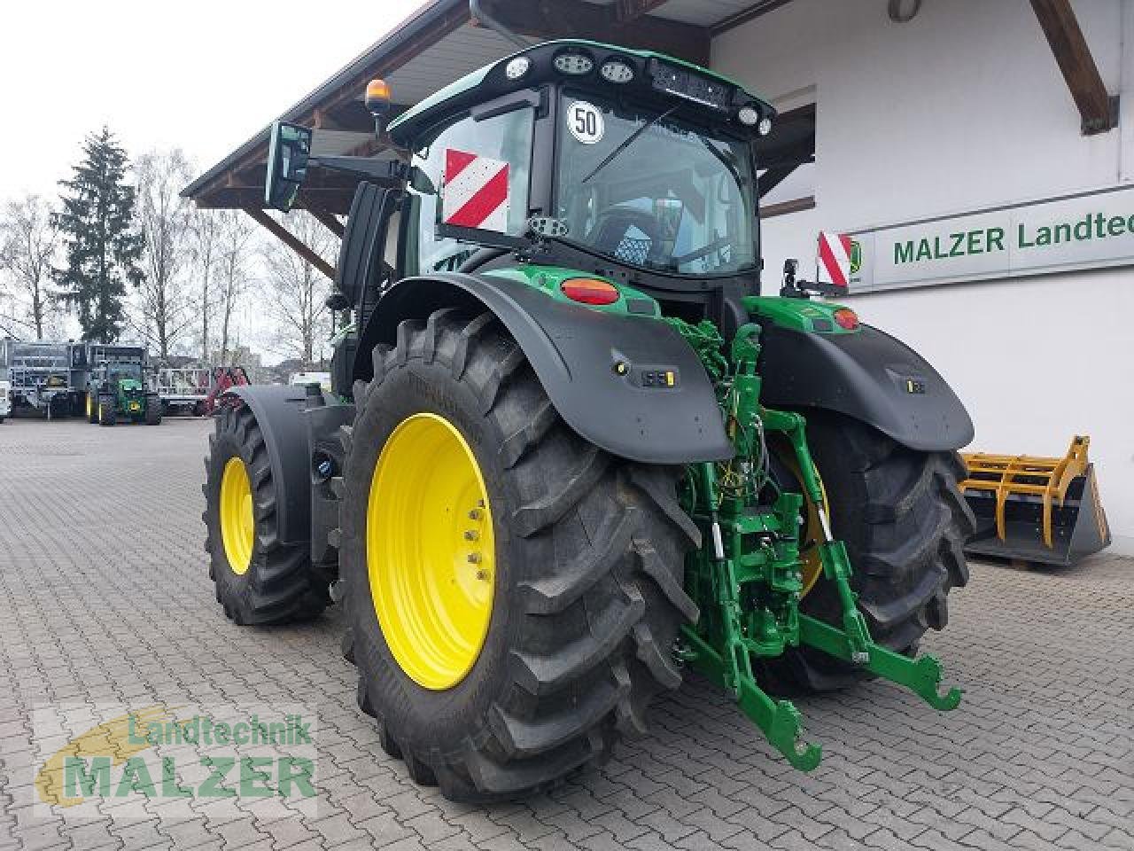 Traktor des Typs John Deere 6R 250/6R250 Demomaschine, Neumaschine in Mitterteich (Bild 4)