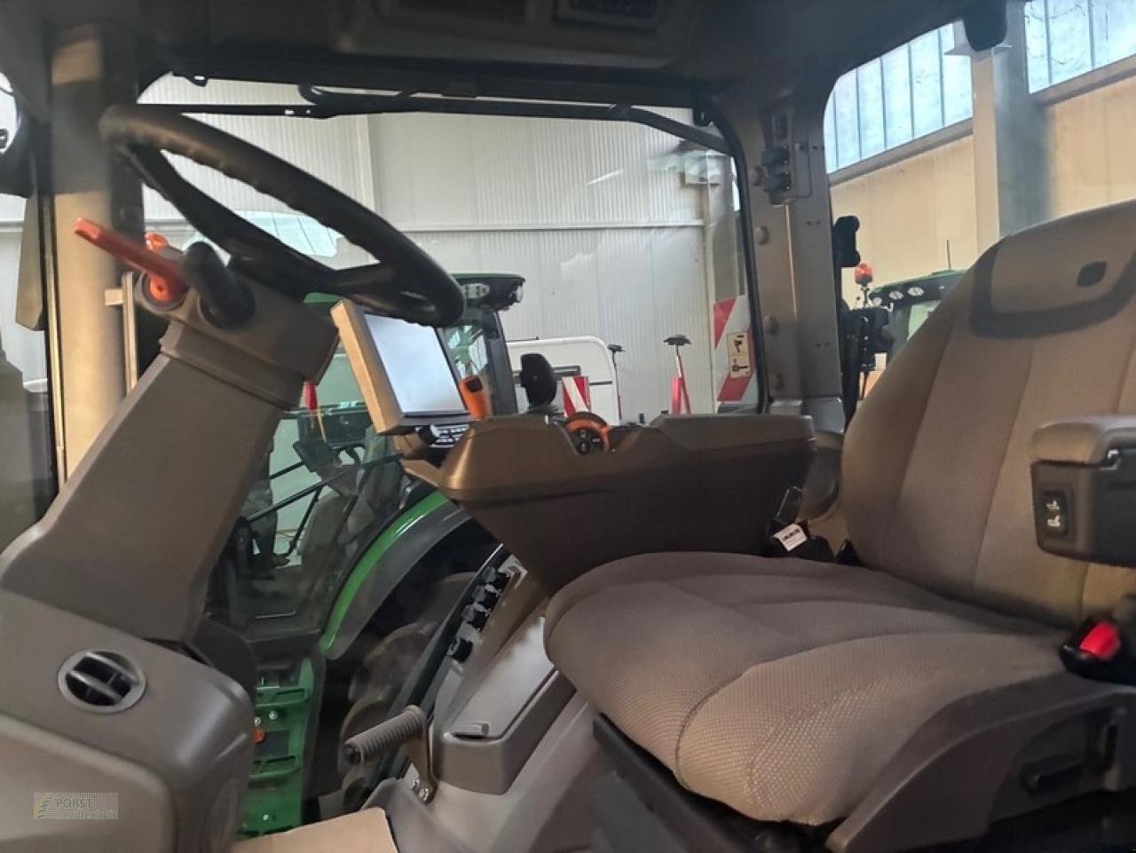 Traktor des Typs John Deere 6R 250 AP40 NEU, Neumaschine in Jahnatal (Bild 4)