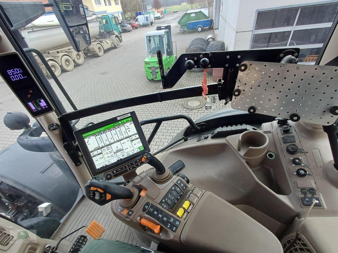 Traktor za tip John Deere 6R 250 Sonderlackierung-schwarz, Gebrauchtmaschine u Hofheim (Slika 6)